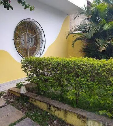 Buy this 3 bed house on Rua Carolina Maresi in Jardim Russi, Taubaté - SP