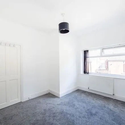 Rent this 3 bed townhouse on Ince Avenue in Liverpool, L4 7UT
