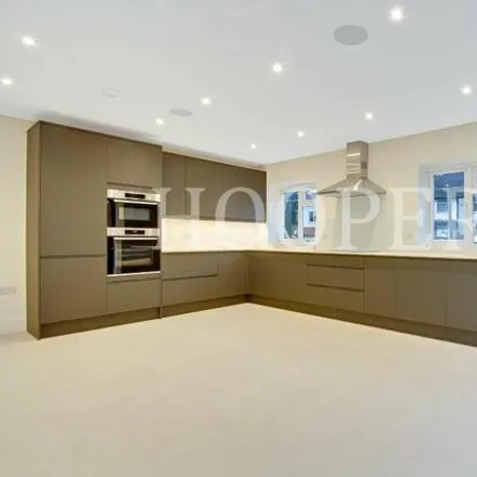 Rent this 4 bed house on Brook Road in London, NW2 7BJ