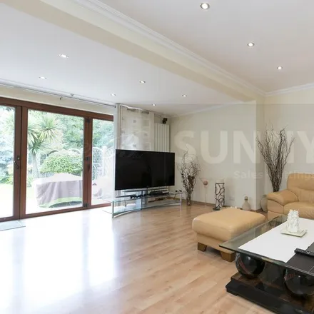 Rent this 4 bed townhouse on 14 Firstway in Cottenham Park, London