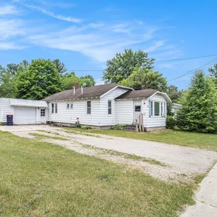 Image 2 - 382 W Barton St, Newaygo, Michigan, 49337 - House for sale