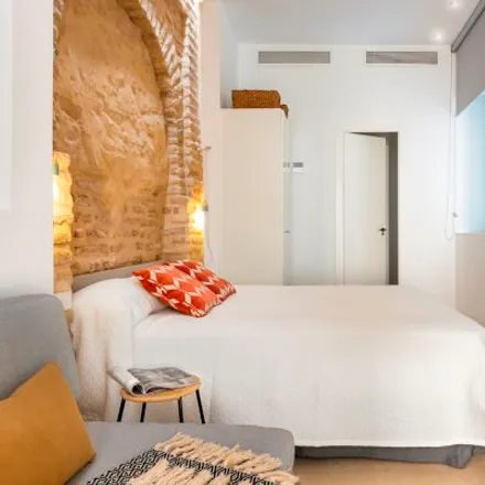 Image 2 - Calle Santa Teresa, 17, 41004 Seville, Spain - Apartment for rent