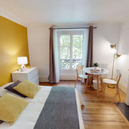 Rent this 4 bed room on 63 Avenue des Ternes in 75017 Paris, France
