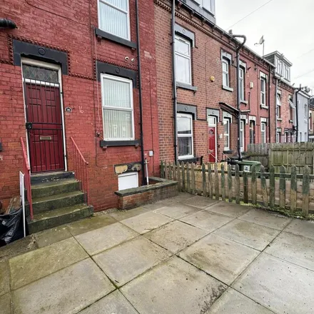 Rent this 2 bed townhouse on Ashton View in Leeds, LS8 5BS