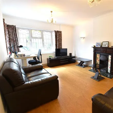 Image 2 - Chestnut Drive, Crook Log, London, DA7 4EW, United Kingdom - Duplex for rent