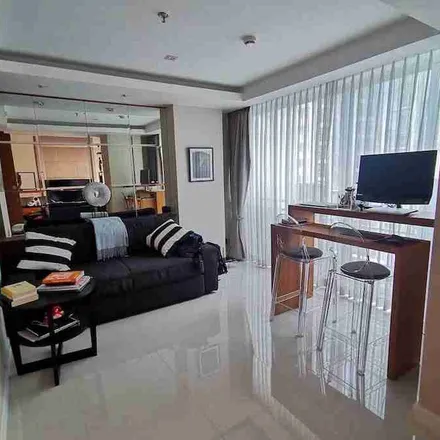 Rent this 2 bed apartment on Hansar Hotel in Soi Mahatlek Luang 2, Mahatlek Luang
