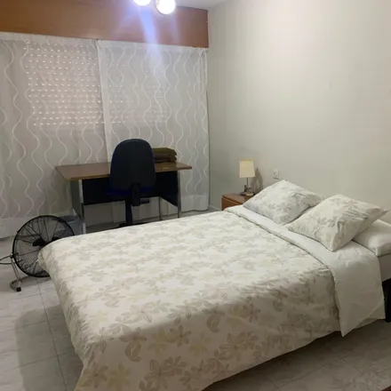 Rent this 3 bed room on Avinguda de Blasco Ibáñez in 130, 46022 Valencia