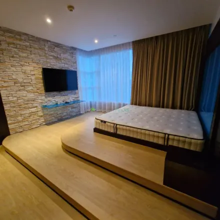 Rent this 3 bed apartment on Ekamai International School in Soi Pridi Banomyong 31, Vadhana District