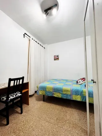 Image 3 - Carrer d'Hondures, 74-78, 08027 Barcelona, Spain - Room for rent