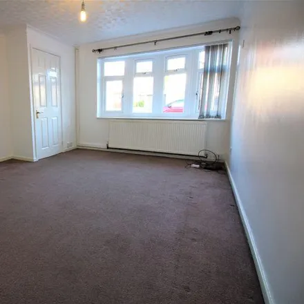 Image 2 - Birches Rise, Willenhall, WV13 2DB, United Kingdom - House for rent