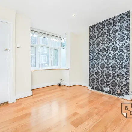 Rent this 8 bed apartment on 64 St Peter's Street in London, CR2 7DE