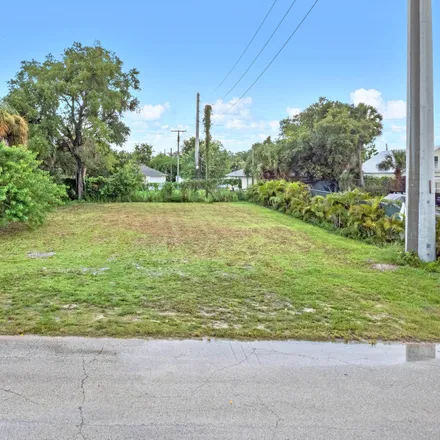 Buy this studio house on 117 Factory Street in Cocoa, FL 32922