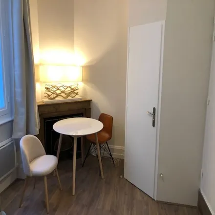 Image 3 - Place Bellecour, 69002 Lyon, France - Apartment for rent