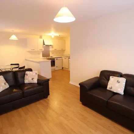 Image 2 - Hollins Court, Kenneth Close, Knowsley, L34 5NG, United Kingdom - Apartment for rent