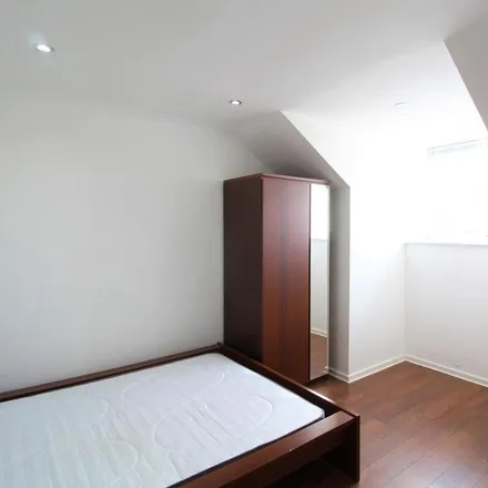 Image 5 - Flyboat House, 54-75 Navigation Walk, Leeds, LS10 1JF, United Kingdom - Apartment for rent