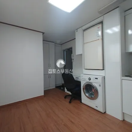 Rent this studio apartment on 서울특별시 관악구 봉천동 1604-5