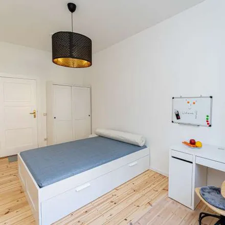 Rent this 2 bed apartment on Retzbacher Weg 78 in 13189 Berlin, Germany
