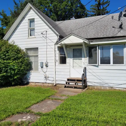 Buy this 4 bed house on Johnny's in 1439 South Bedford Road, Battle Creek