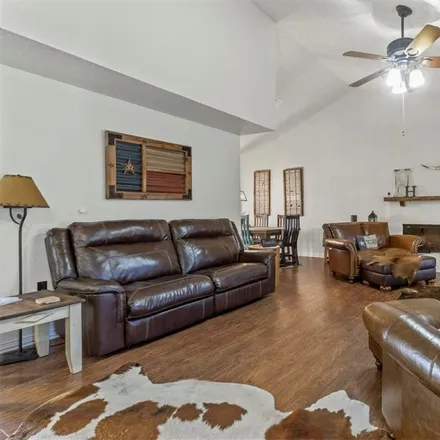 Image 4 - 1627 Spring Meadow Lane, Flower Mound, TX 75028, USA - House for sale