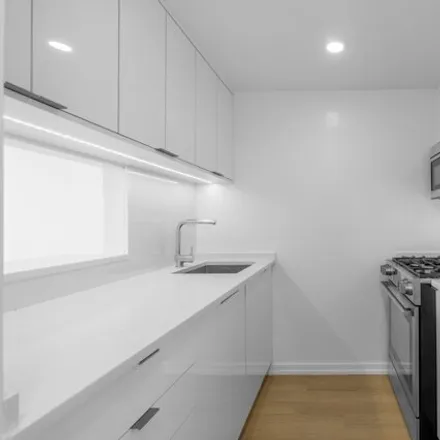 Image 3 - 124 W 60th St Apt 11J, New York, 10023 - House for rent
