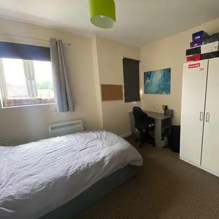 Image 7 - QUEENS PK, Silchester Drive, Manchester, M40 8NS, United Kingdom - Apartment for sale