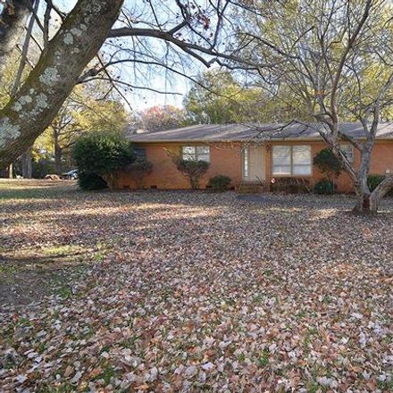 Rent this 3 bed house on Matthews-Mint Hill Road in Matthews, NC 28105