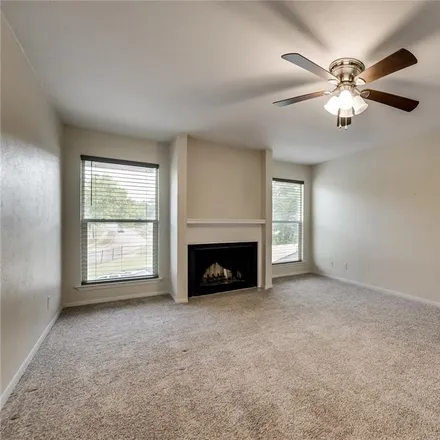 Image 3 - 919 South Weatherred Drive, Richardson, TX 75080, USA - Condo for sale