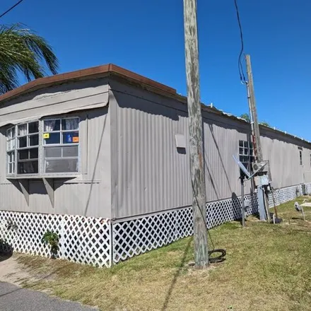 Buy this studio apartment on 859 North Scenic Highway in Lake Wales, FL 33853