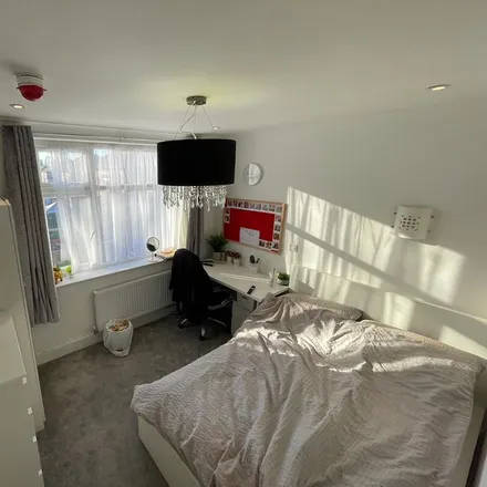 Image 4 - Kingswood Road, Manchester, M14 6SB, United Kingdom - Townhouse for rent