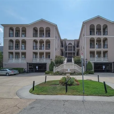 Rent this 2 bed condo on 2 Emmett in Houston, TX 77027