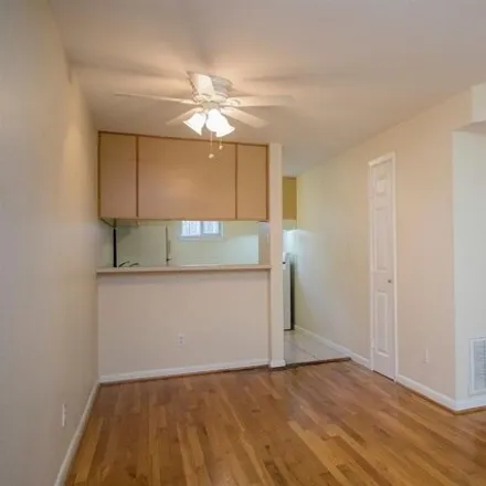 Rent this 2 bed apartment on 1619 Hawthorne Street in Houston, TX 77006