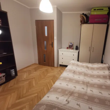 Rent this 4 bed room on Starej Baśni 6 in 01-833 Warsaw, Poland