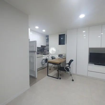 Rent this studio apartment on 서울특별시 강남구 역삼동 637-3