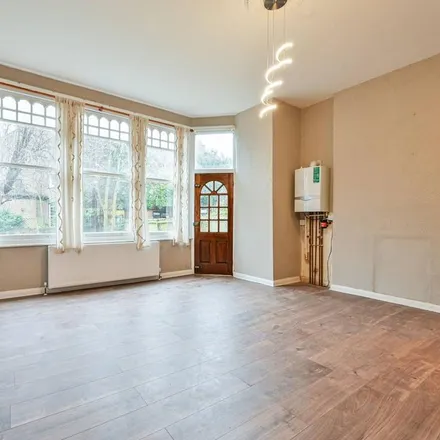 Rent this 2 bed apartment on Fortismere School in Tetherdown, London