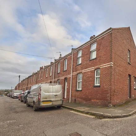 Rent this 3 bed townhouse on 14 Victor Street in Exeter, EX1 3BT