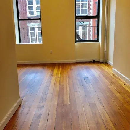 Image 3 - 107 Saint Marks Place, New York, NY 10009, USA - Apartment for rent