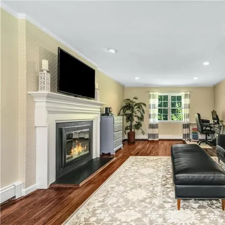 Image 5 - 11 Shannon Lane, Greenwich, CT 06807, USA - House for sale