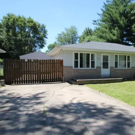 Buy this 2 bed house on 6109 W Penrod Rd in Muncie, Indiana