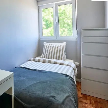 Rent this 6 bed room on Rua Capitão-Mor Lopes Sequeira