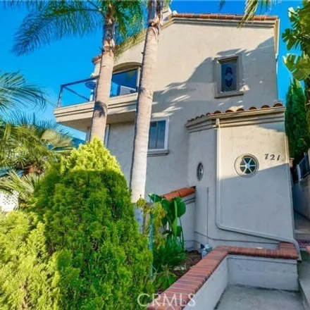 Buy this 2 bed house on 723 West 27th Street in Los Angeles, CA 90731