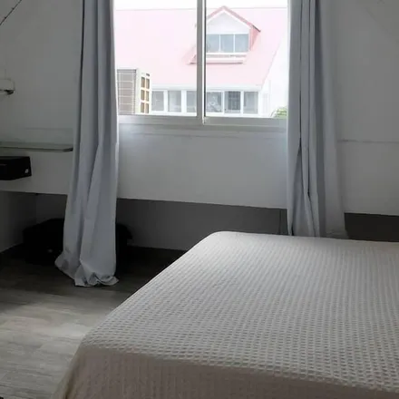Rent this 2 bed apartment on Cimetière de Marigot - Saint-Martin in 97150 Marigot, France