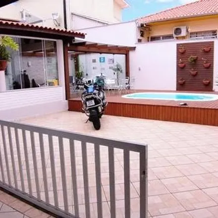 Buy this 3 bed house on Rua Bastos Cruz in Água Branca, Avaré - SP