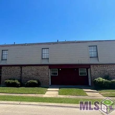 Rent this 2 bed townhouse on 1733 42nd Street in Kenner, LA 70065