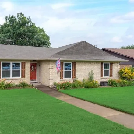 Rent this 3 bed house on 2824 Chisolm Trail in Mesquite, TX 75150