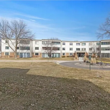 Buy this 1 bed condo on 10500 43rd Avenue North in Plymouth, MN 55442