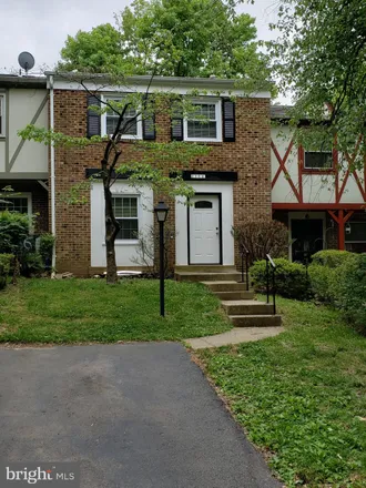 Rent this 3 bed townhouse on 6306 Paddington Lane in London Towne, Centreville