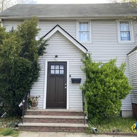Rent this 4 bed house on 99 Lincoln Avenue in Bergenfield, NJ 07621