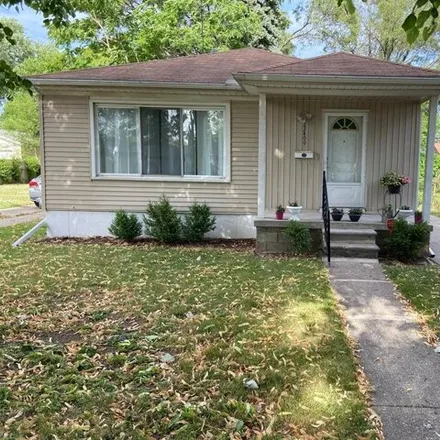 Rent this 3 bed house on 22824 Beechwood Avenue in Eastpointe, MI 48021
