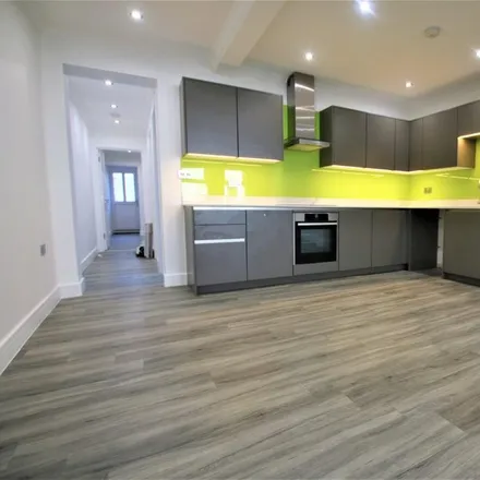 Rent this 2 bed apartment on Kensington Mews in Windsor, SL4 3DW