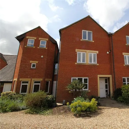 Rent this 4 bed townhouse on John Eggars Square in Holybourne, GU34 2GA